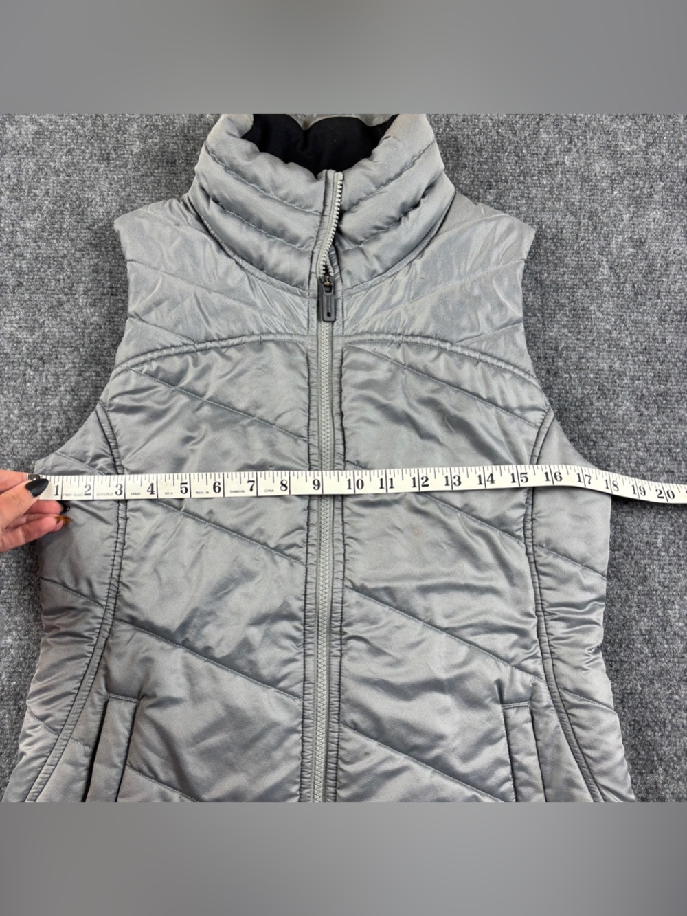 SMARTWOOL Women’s Silver Grey Smartloft 150 insulated Puffer Vest size: Medium - Picture 9 of 9